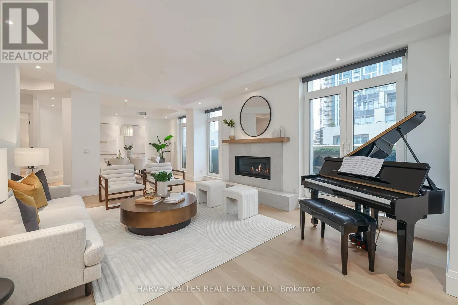 Apartment for rent: 804 - 1 Balmoral Avenue, Toronto, Ontario M4V 3B9