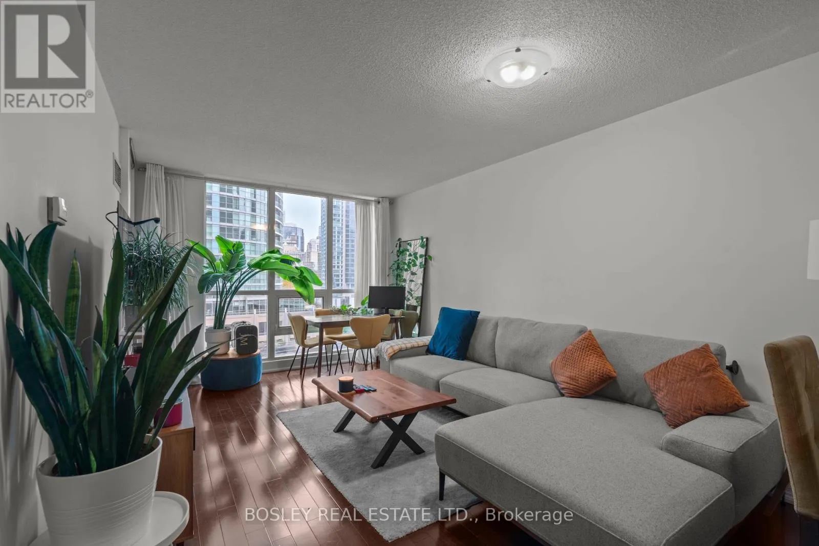 Apartment for rent: 804 - 16 Yonge Street, Toronto, Ontario M5E 2A1