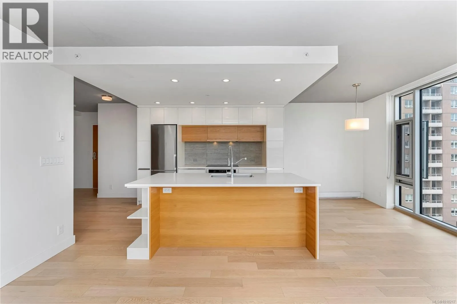 Apartment for rent: 804 989 Johnson St, Victoria, British Columbia V8V 0E3