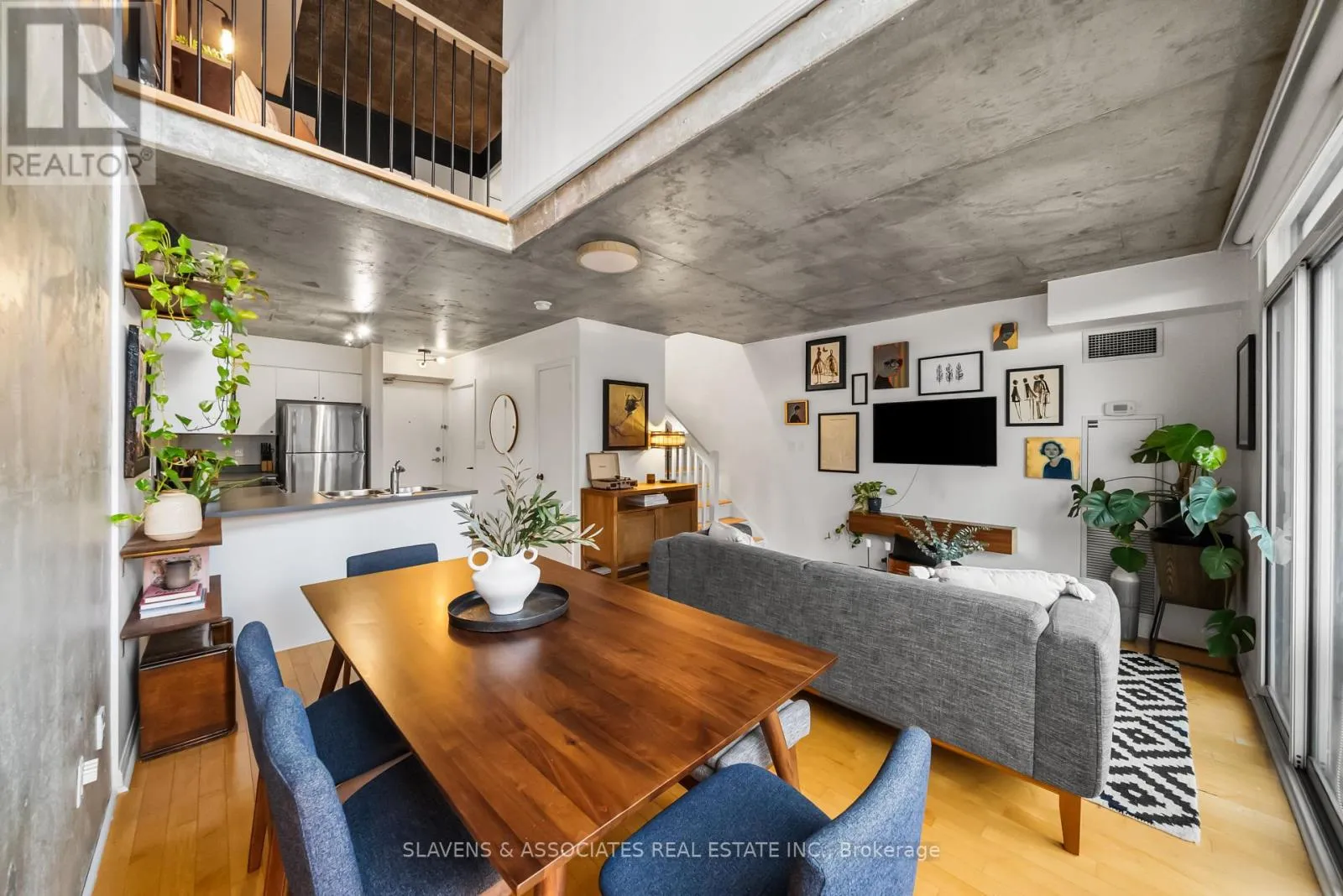 Apartment for rent: 805 - 1029 King Street W, Toronto, Ontario M6K 3M9