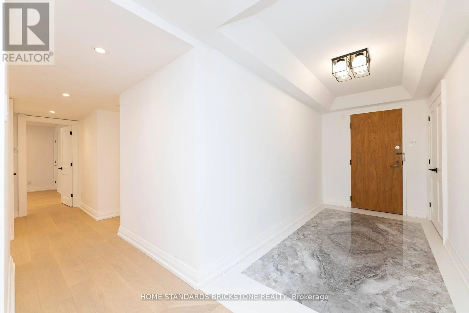 Apartment for rent: 805 - 61 St Clair Avenue W, Toronto, Ontario M4V 2Y8