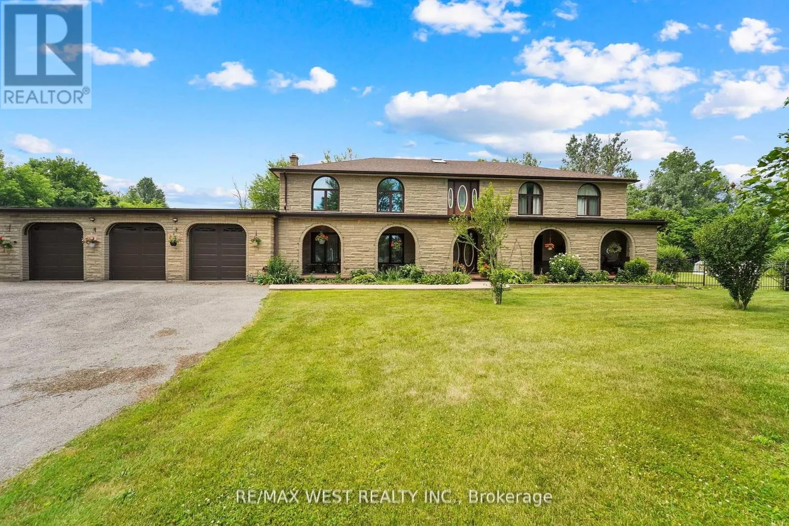 House for rent: 805 Centre Road, Hamilton, Ontario L8B 1M4