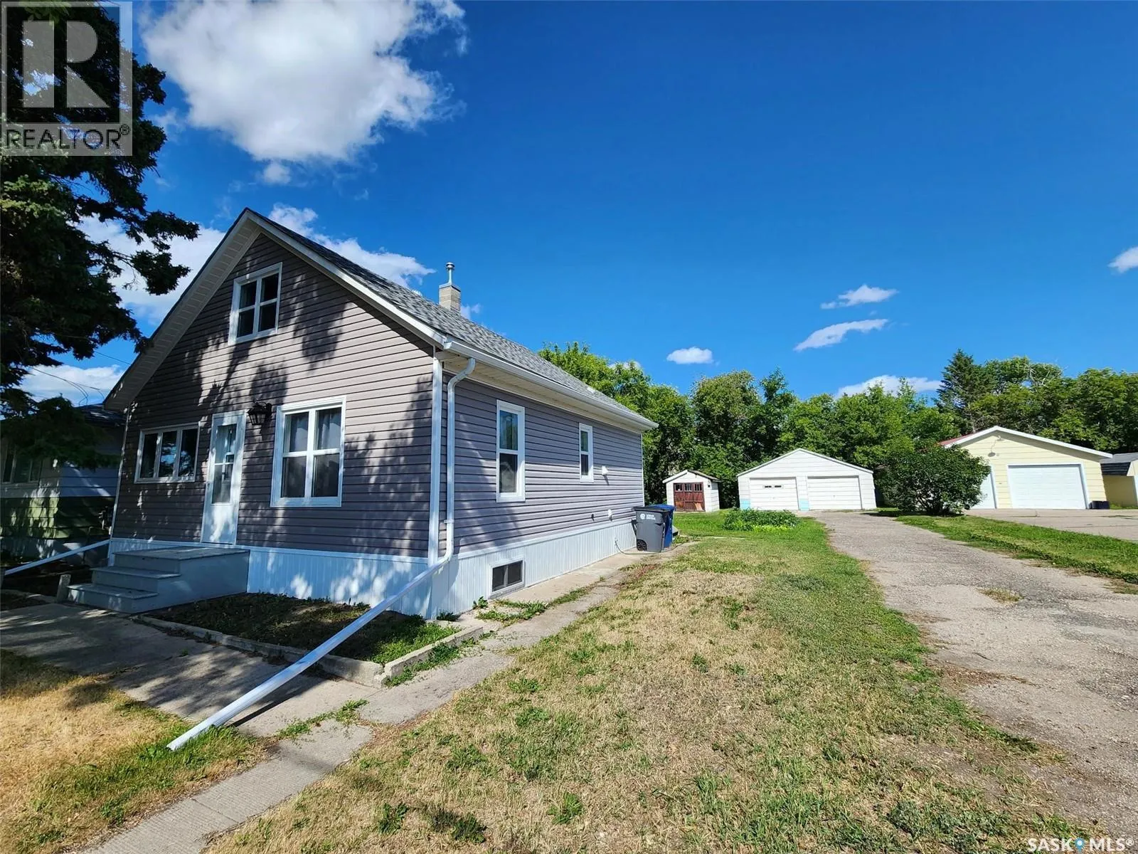 House for rent: 805 Pacific Street, Grenfell, Saskatchewan S0G 2B0