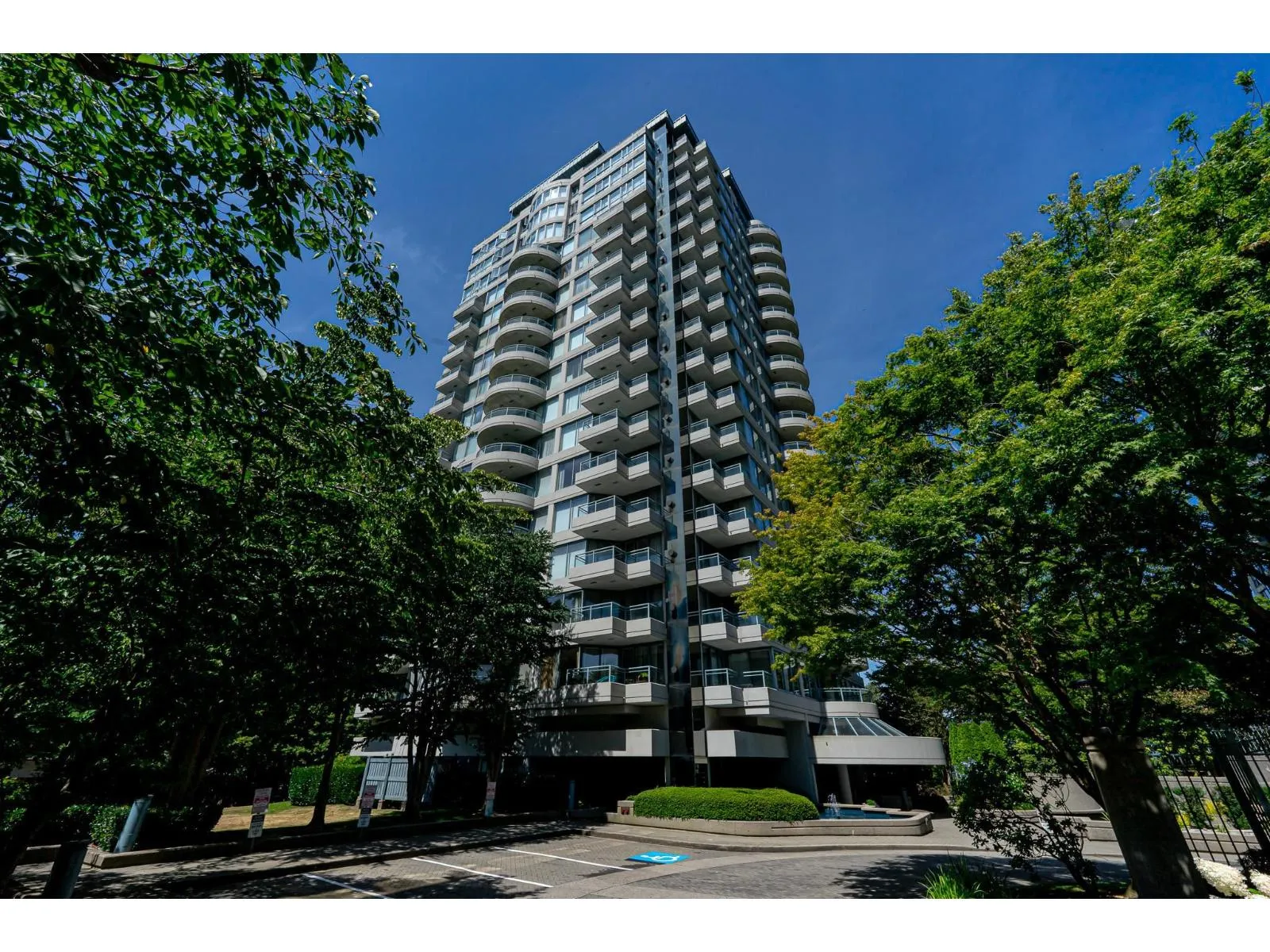 Apartment for rent: 806 13353 108 Avenue, Surrey, British Columbia V3T 5T5