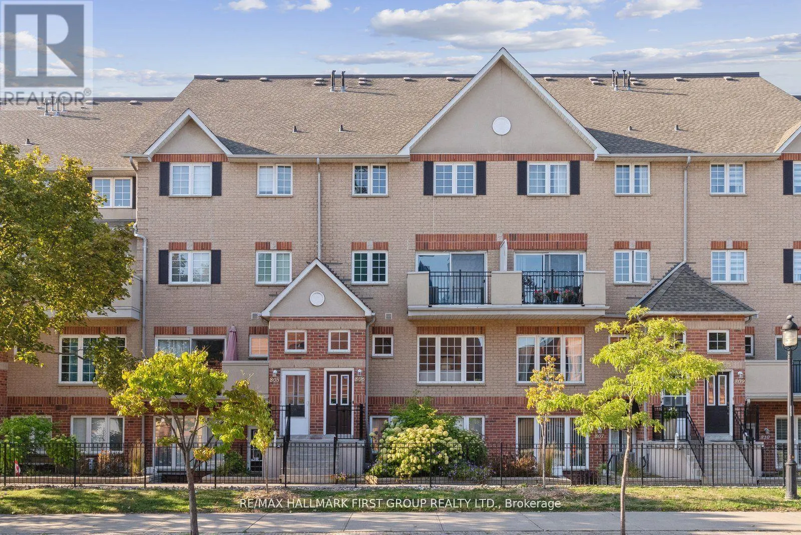 Row / Townhouse for rent: 806 - 1400 The Esplanade Road N, Pickering, Ontario L1V 6V2