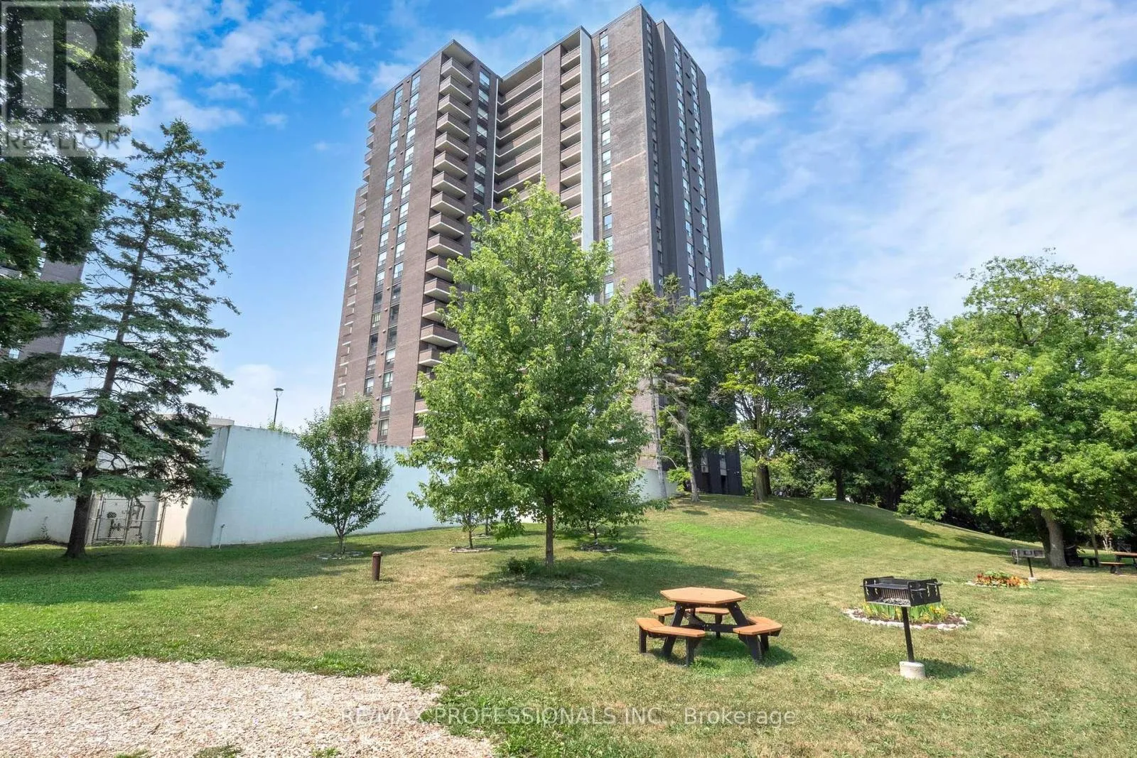 Apartment for rent: 806 - 1535 Lakeshore Road E, Mississauga, Ontario L5E 3E2