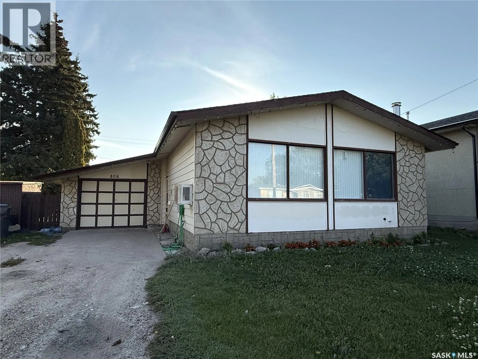 House for rent: 806 Centre Street, Meadow Lake, Saskatchewan S9X 1G3