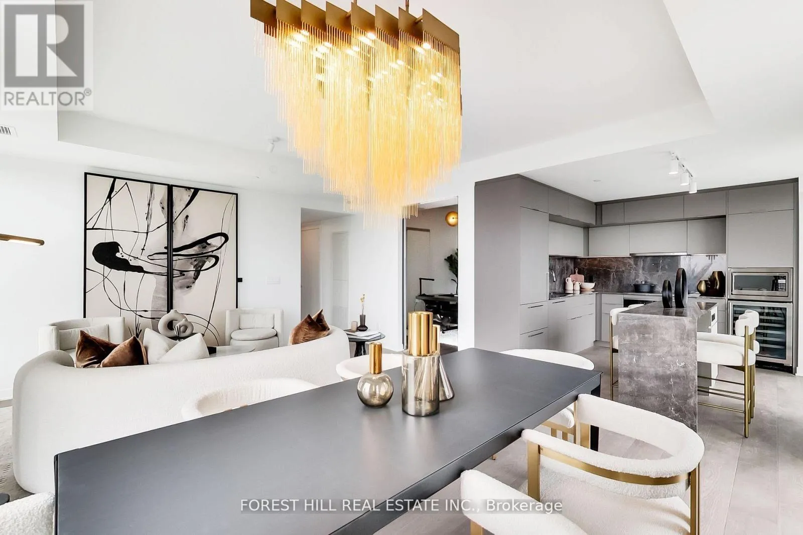 Apartment for rent: 807 - 185 Alberta Avenue, Toronto, Ontario M6C 0A5