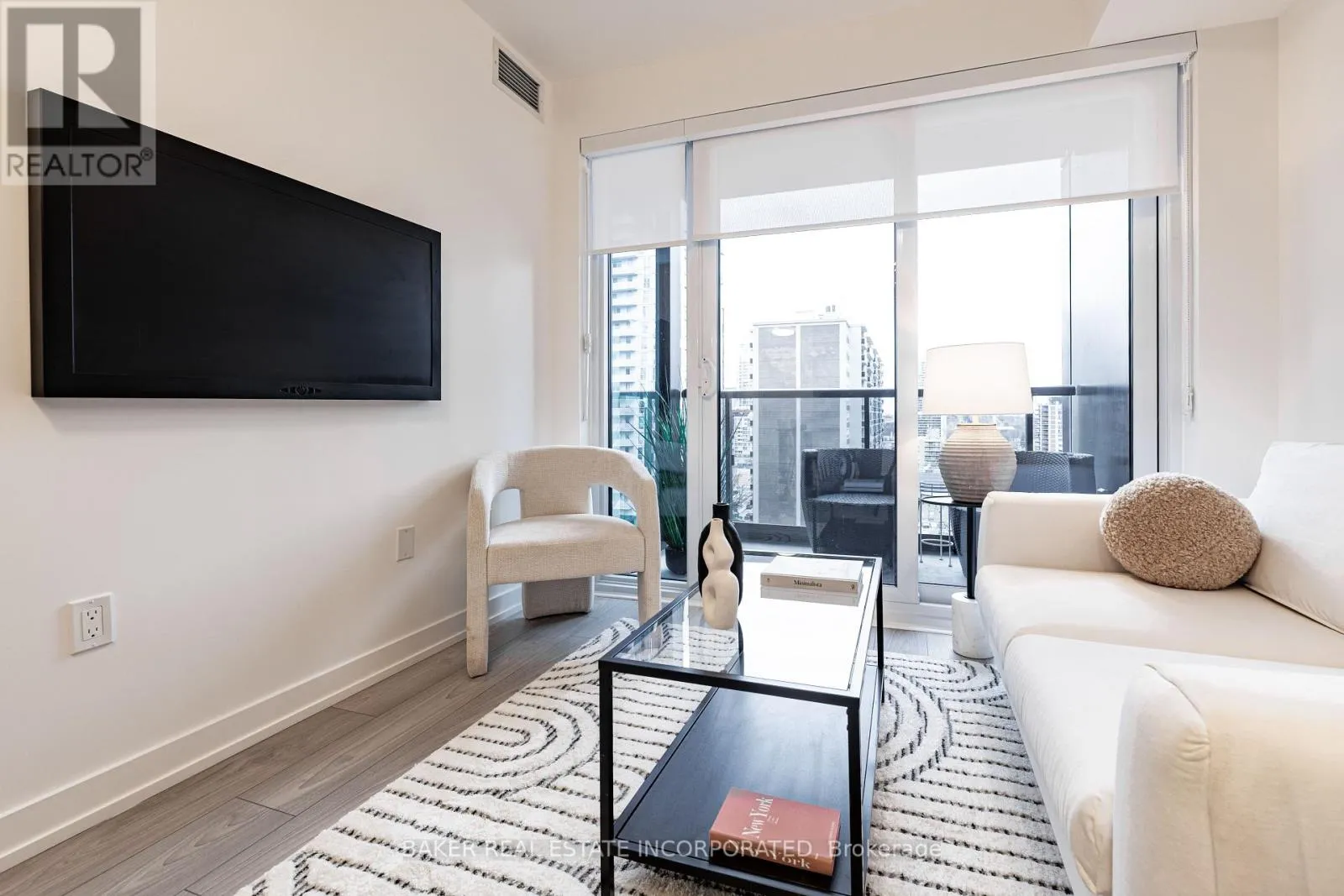 Apartment for rent: 807 - 223 Redpath Avenue, Toronto, Ontario M4P 0E8