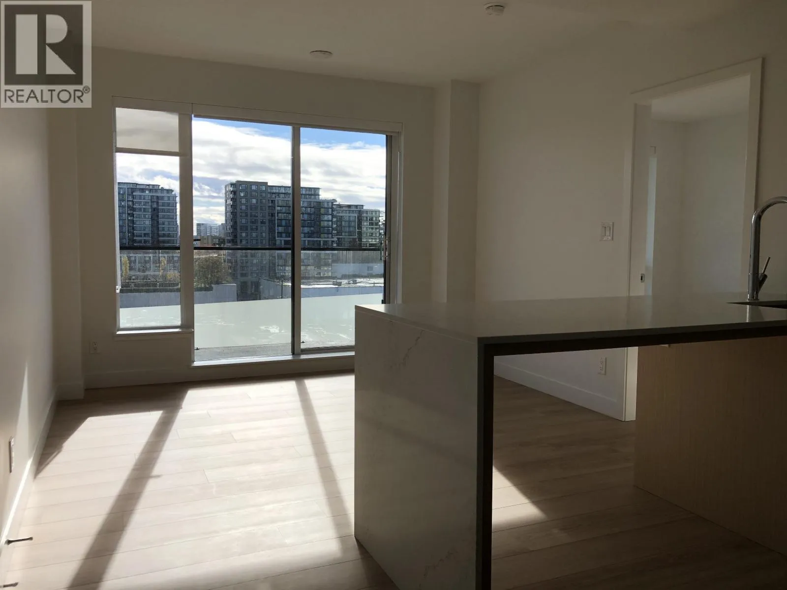 Apartment for rent: 807 7977 Lansdowne Road, Richmond, British Columbia V6X 0X7