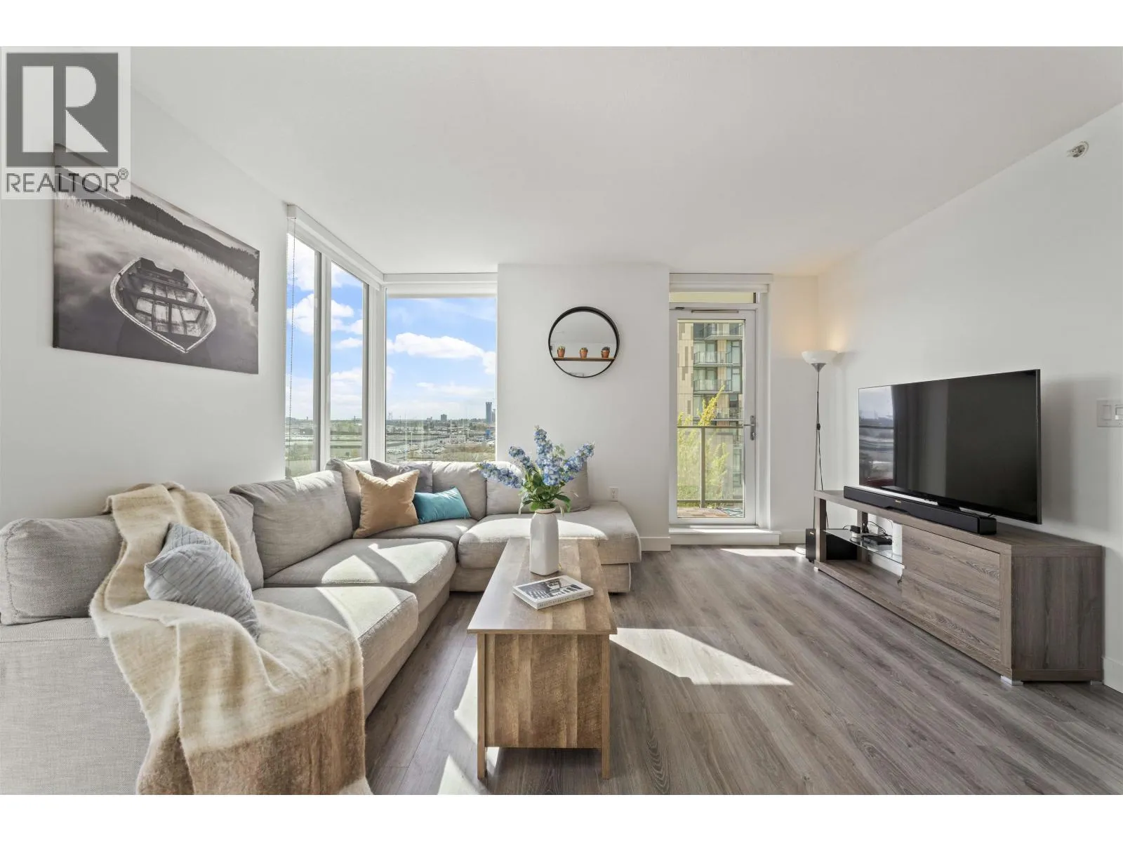 Apartment for rent: 807 8181 Chester Street, Vancouver, British Columbia V5X 0J9