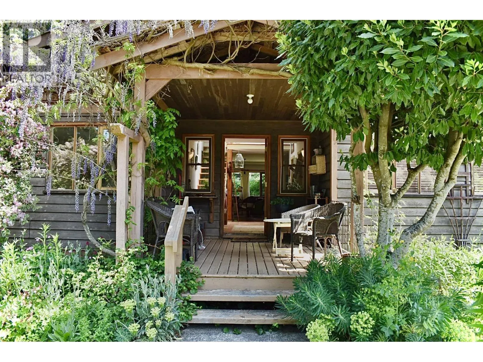 House for rent: 8084 Redrooffs Road, Halfmoon Bay, British Columbia V7Z 1C7