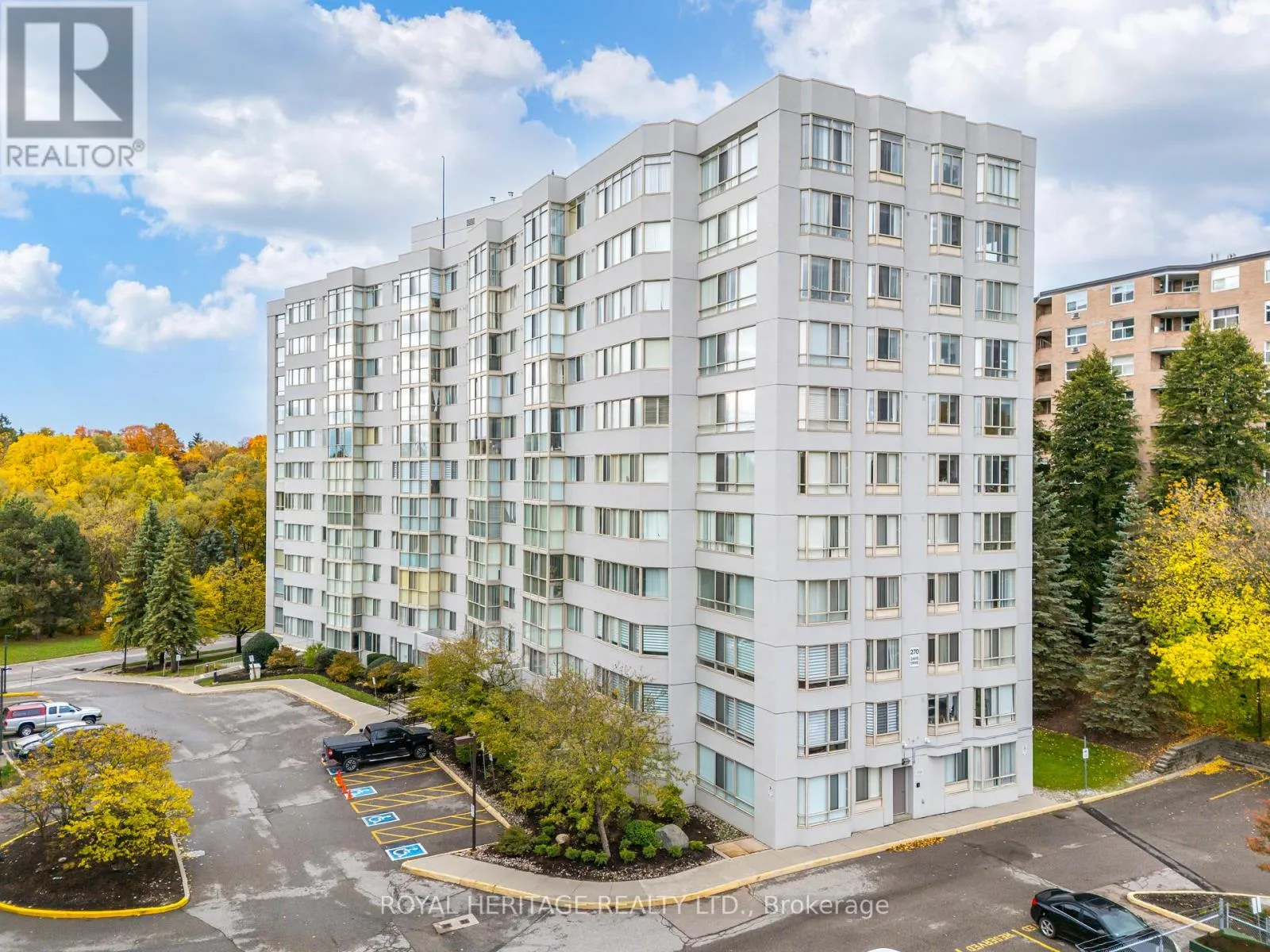 Apartment for rent: 809 - 270 Davis Drive, Newmarket, Ontario L3Y 8K2