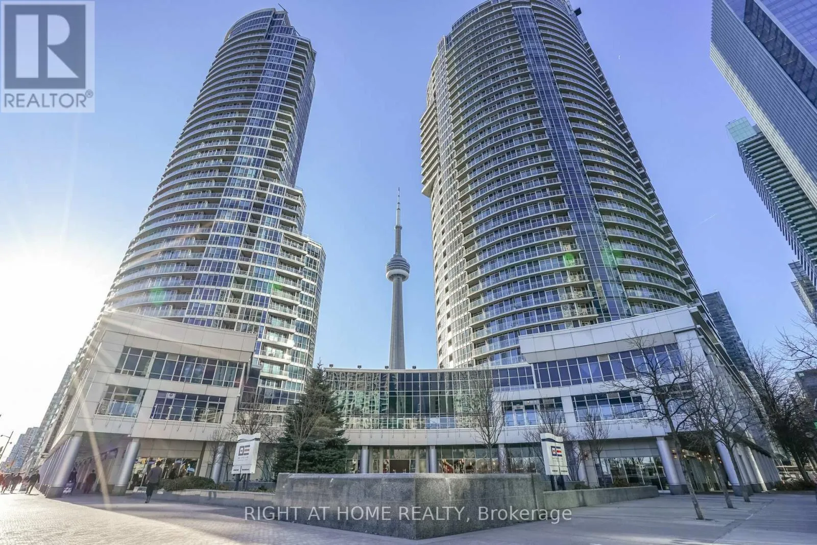 Apartment for rent: 809 - 8 York Street, Toronto, Ontario M5J 2Y2