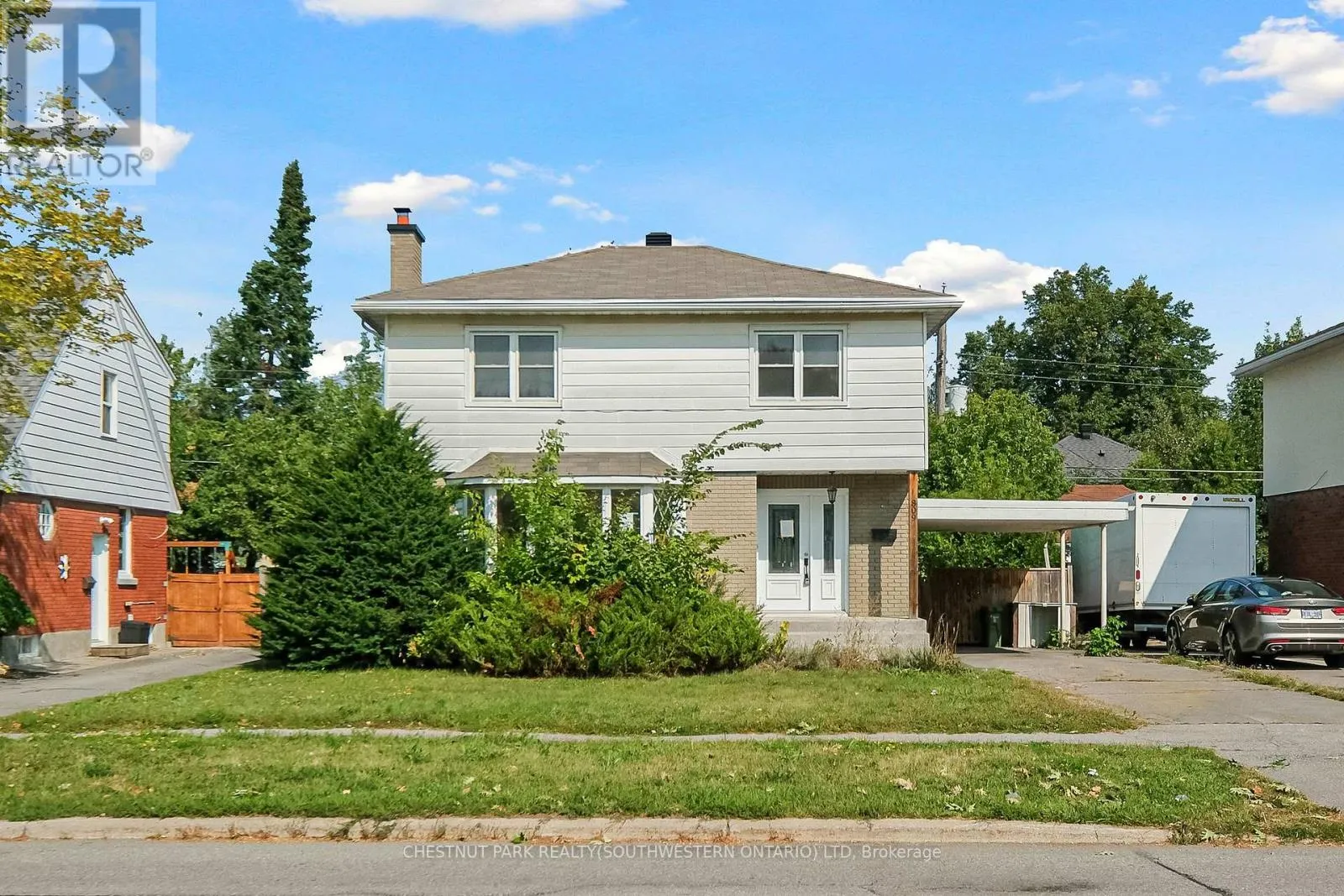 House for rent: 809 Smyth Road N, Ottawa, Ontario K1G 1P2