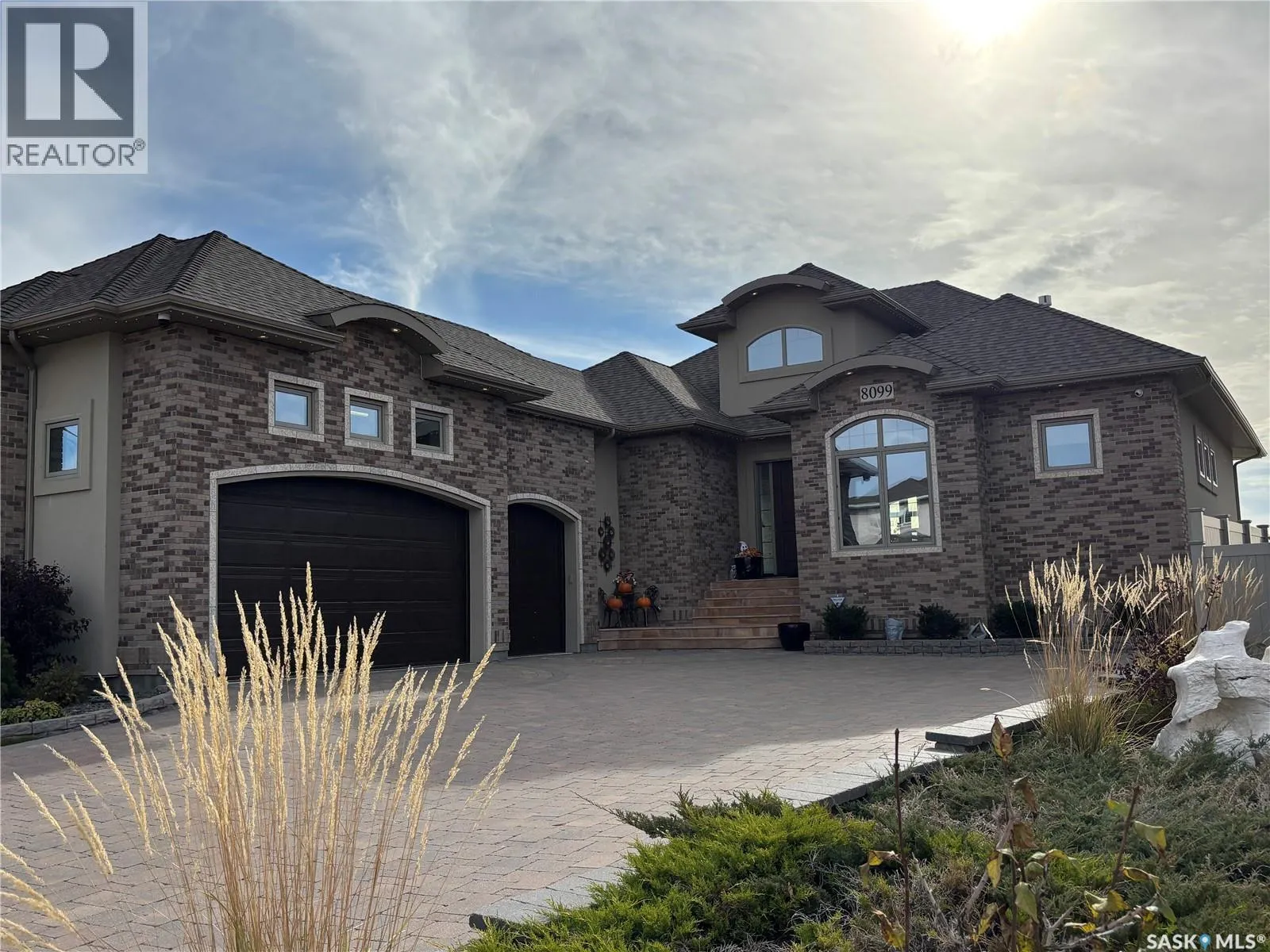 House for rent: 8099 Wascana Gardens Crescent, Regina, Saskatchewan S4V 1G2