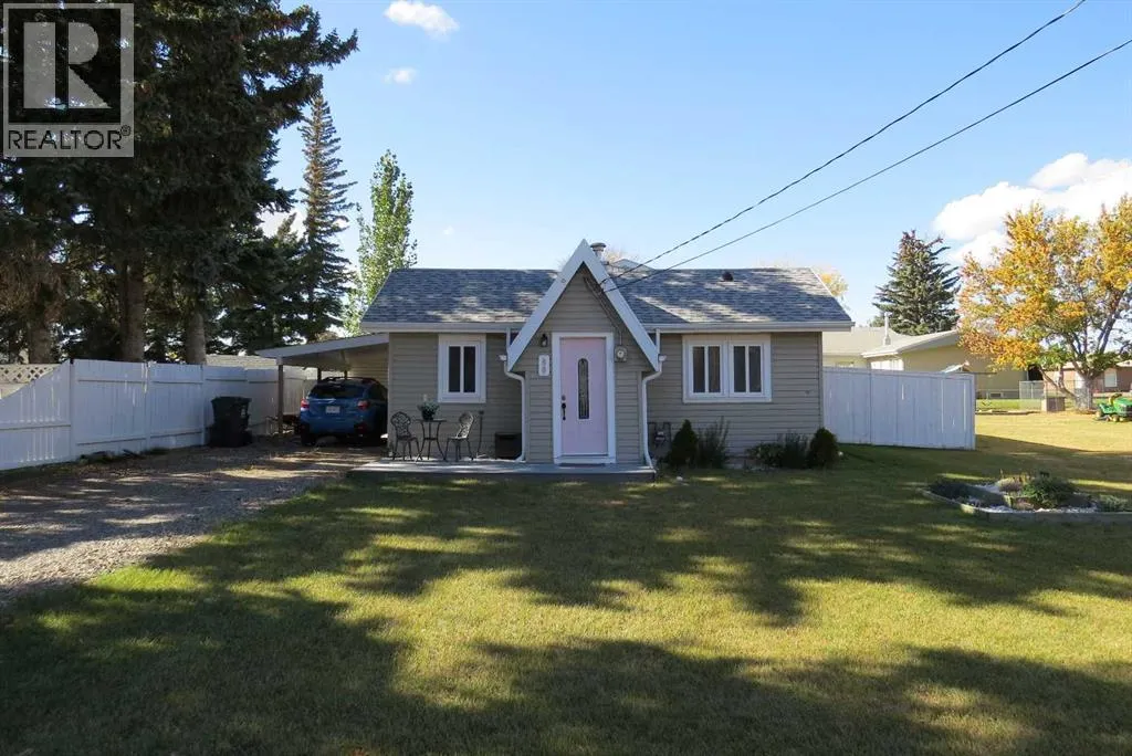 House for rent: 80n 100e, Raymond, Alberta T0K 2S0