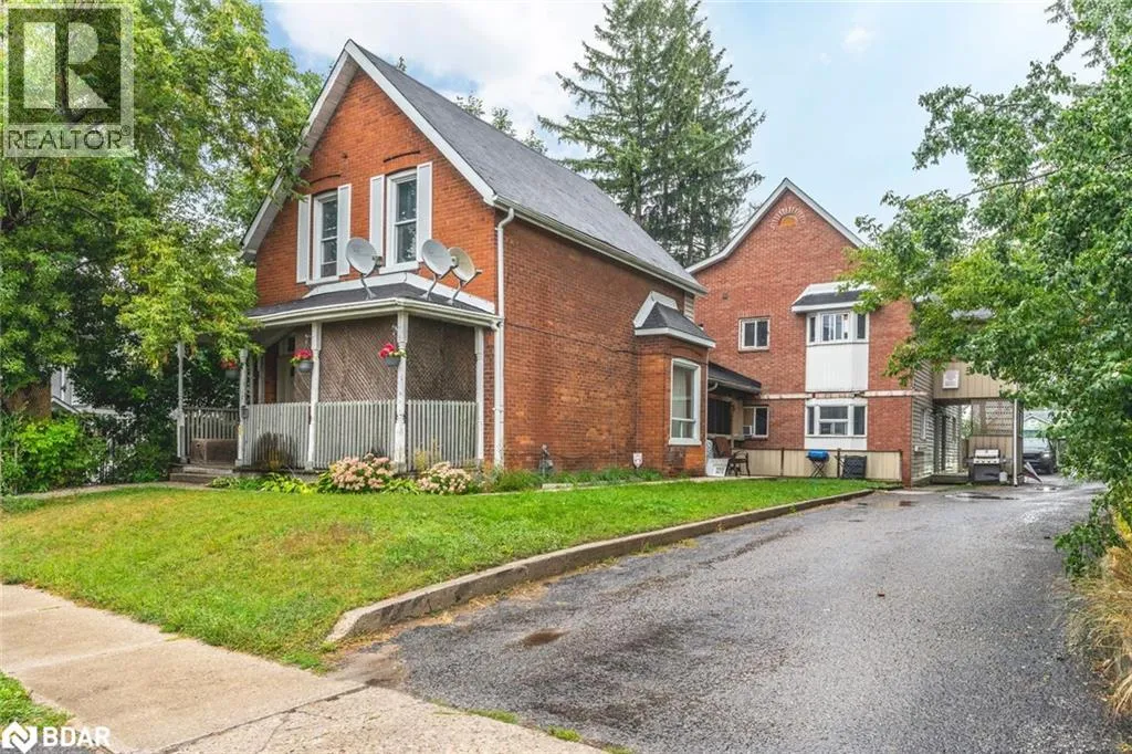 81 Innisfil Street, Barrie, Ontario L4N 3E3