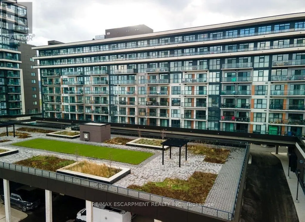 Apartment for rent: 810 - 560 North Service Road, Grimsby, Ontario L3M 0G1