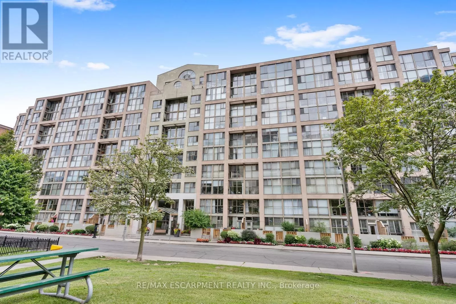 Apartment for rent: 811 - 65 Scadding Avenue, Toronto, Ontario M5A 4L1