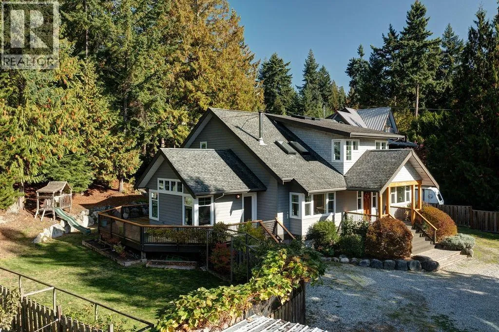 House for rent: 8116 Southwood Road, Halfmoon Bay, British Columbia V7Z 1A7