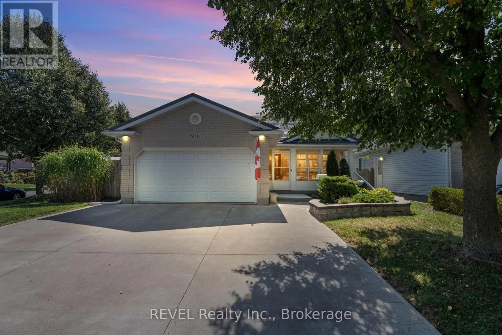 House for rent: 8116 Woodsview Crescent, Niagara Falls, Ontario L2H 3G3