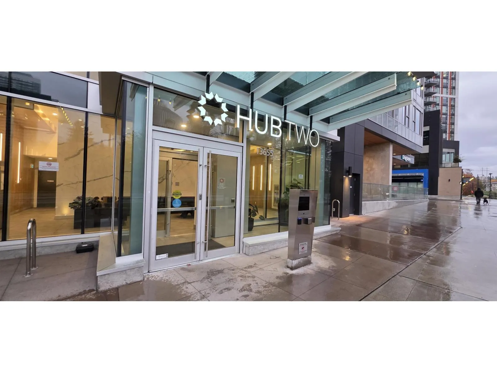 Apartment for rent: 812 13655 Fraser Highway, Surrey, British Columbia V3T 0P8