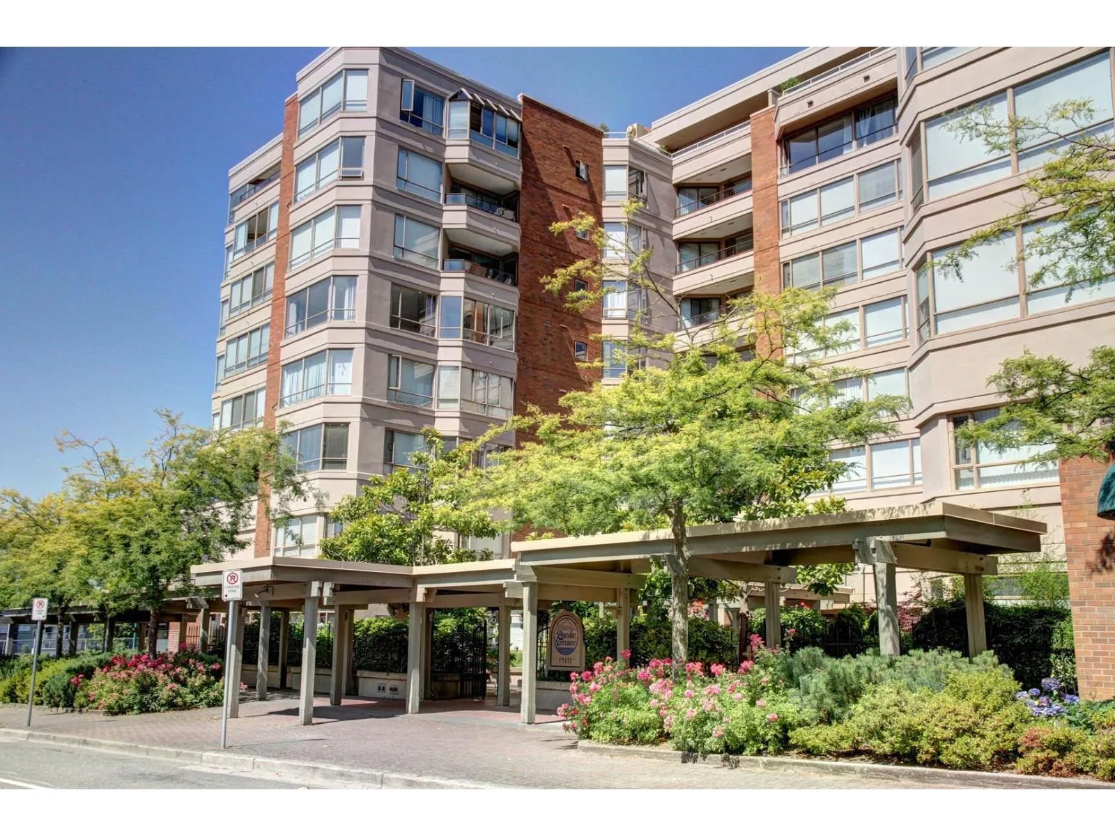 Apartment for rent: 812 15111 Russell Avenue, White Rock, British Columbia V4B 2P4