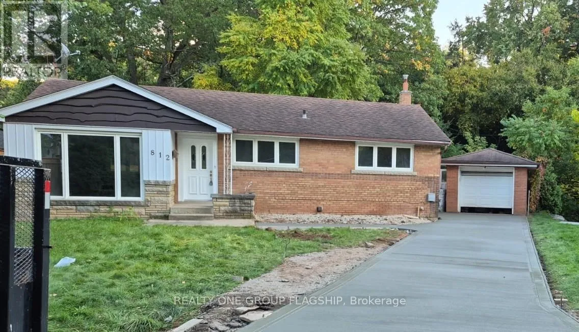 House for rent: 812 Tanager Avenue, Burlington, Ontario L7T 2Y2