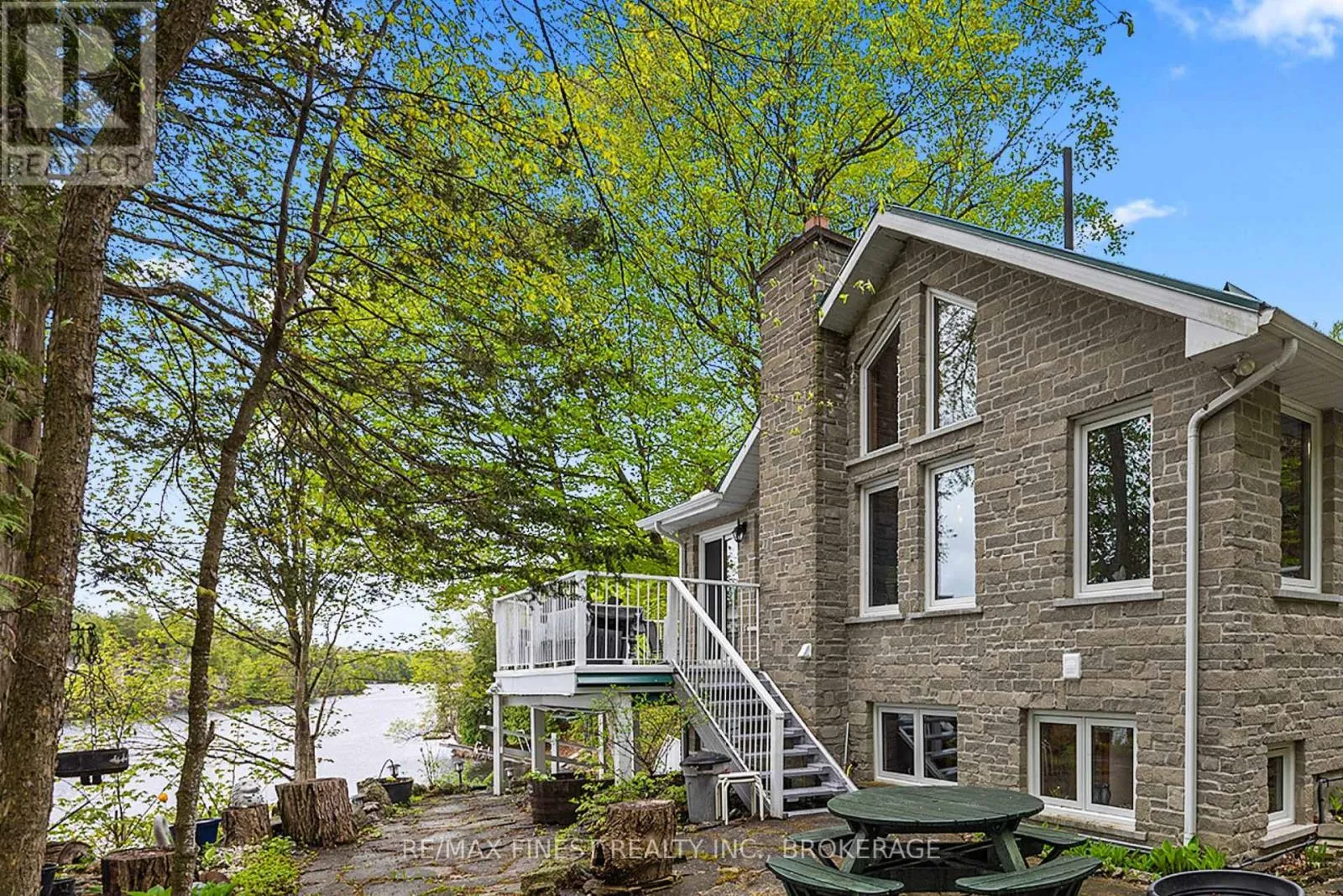 House for rent: 8126 Perth Road, South Frontenac, Ontario K0H 2L0