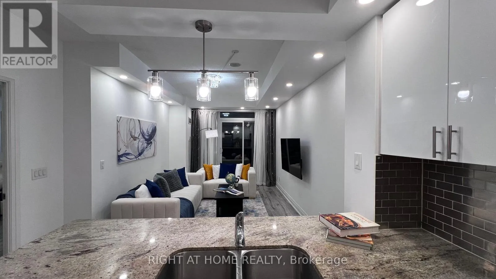 Apartment for rent: 814 - 520 Steeles Avenue W, Vaughan, Ontario L4J 0H2