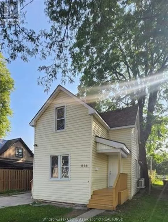 House for rent: 814 Langlois, Windsor, Ontario N9A 2H1