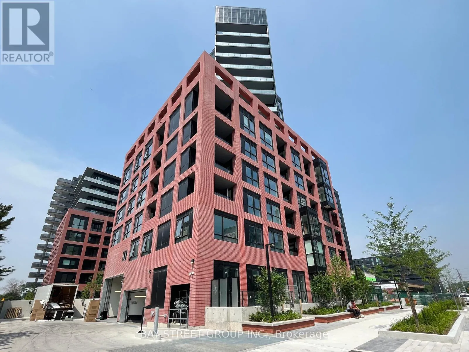 Apartment for rent: 817 - 8 Tippett Rd Road, Toronto, Ontario M3H 0E7