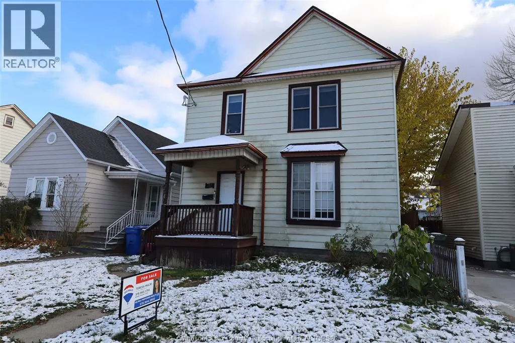 Duplex for rent: 817 Chatham Street East, Windsor, Ontario N9A 2X8