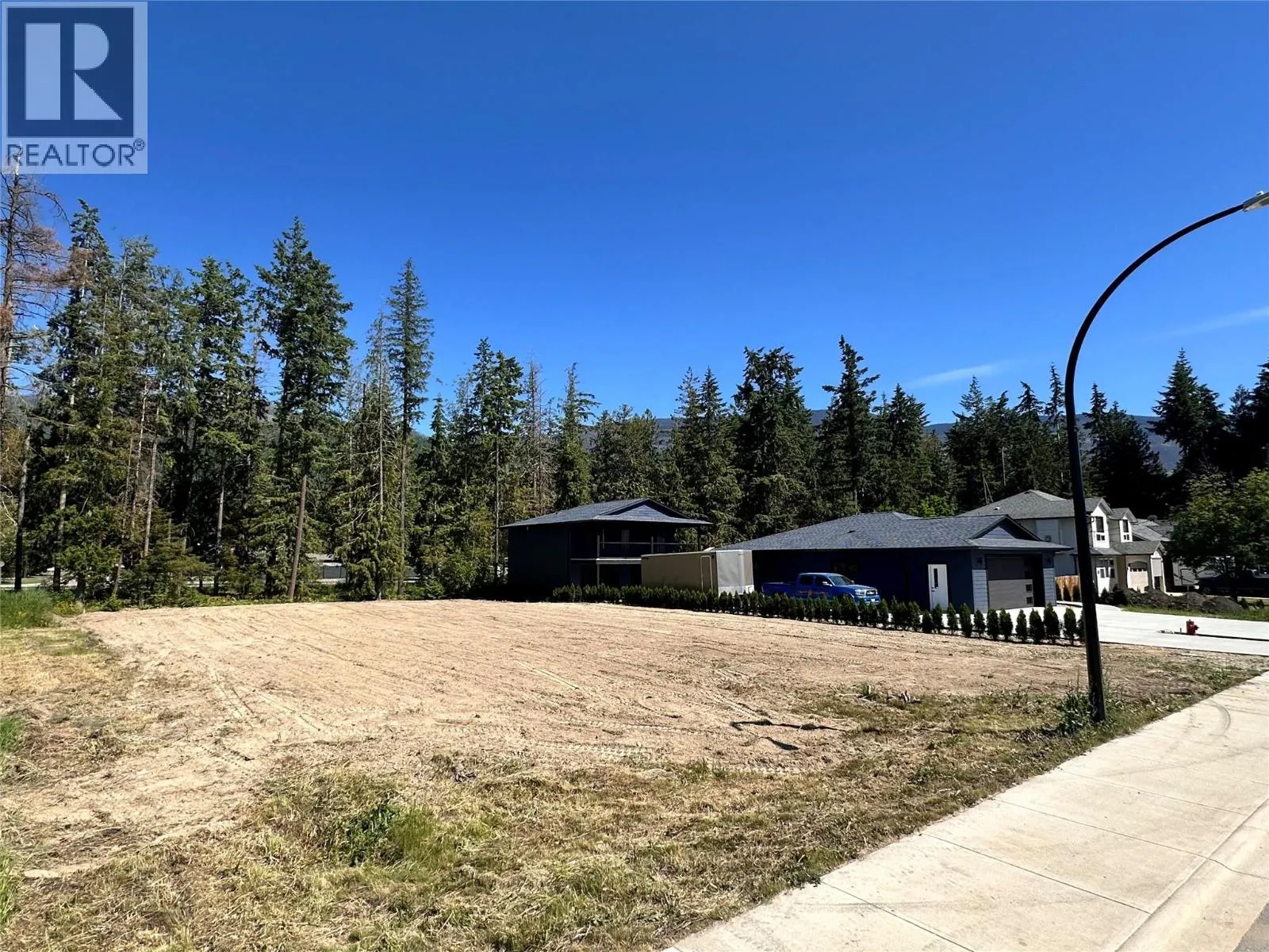 Other for rent: 817 Hemlock Crescent S, Sicamous, British Columbia V0E 2V1