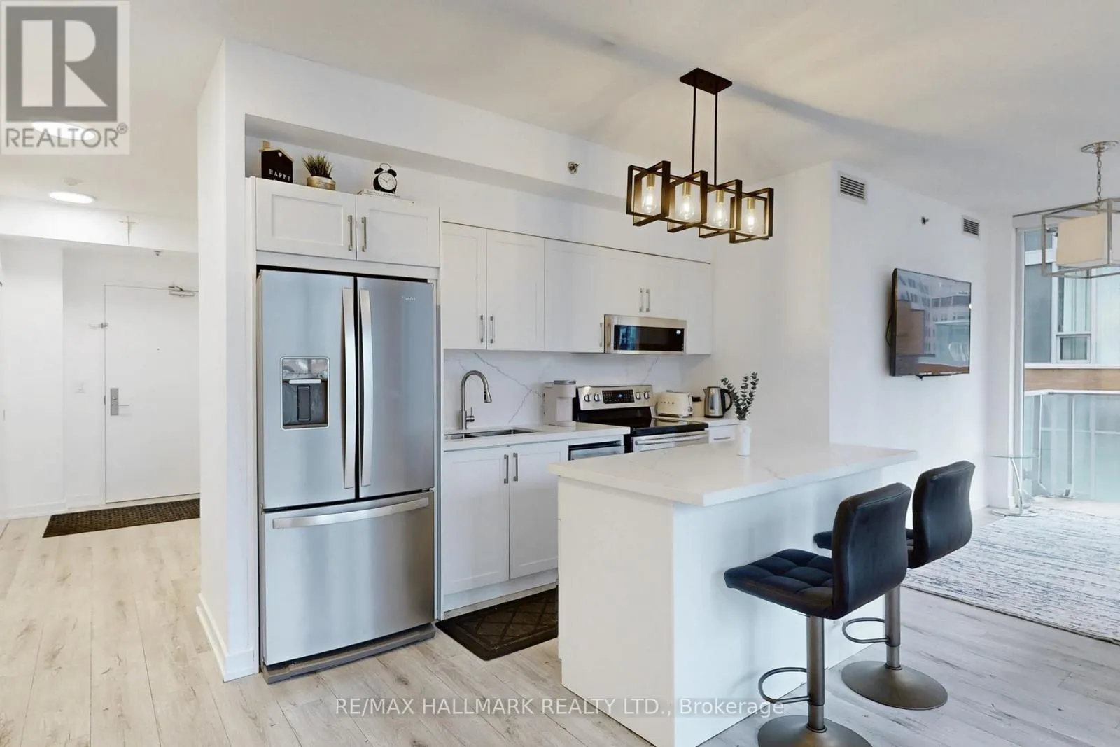 Apartment for rent: 818 - 21 Nelson Street, Toronto, Ontario M5V 3H9