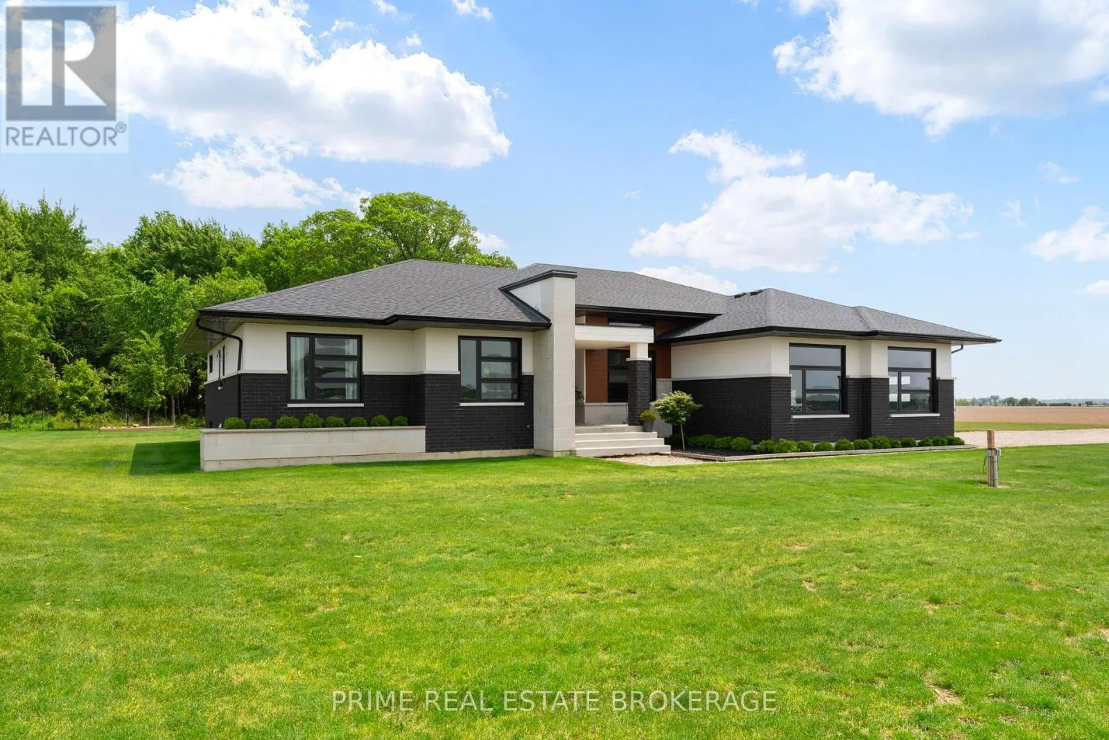 House for rent: 818 Oil Heritage Road, Chatham-Kent, Ontario N0P 1M0