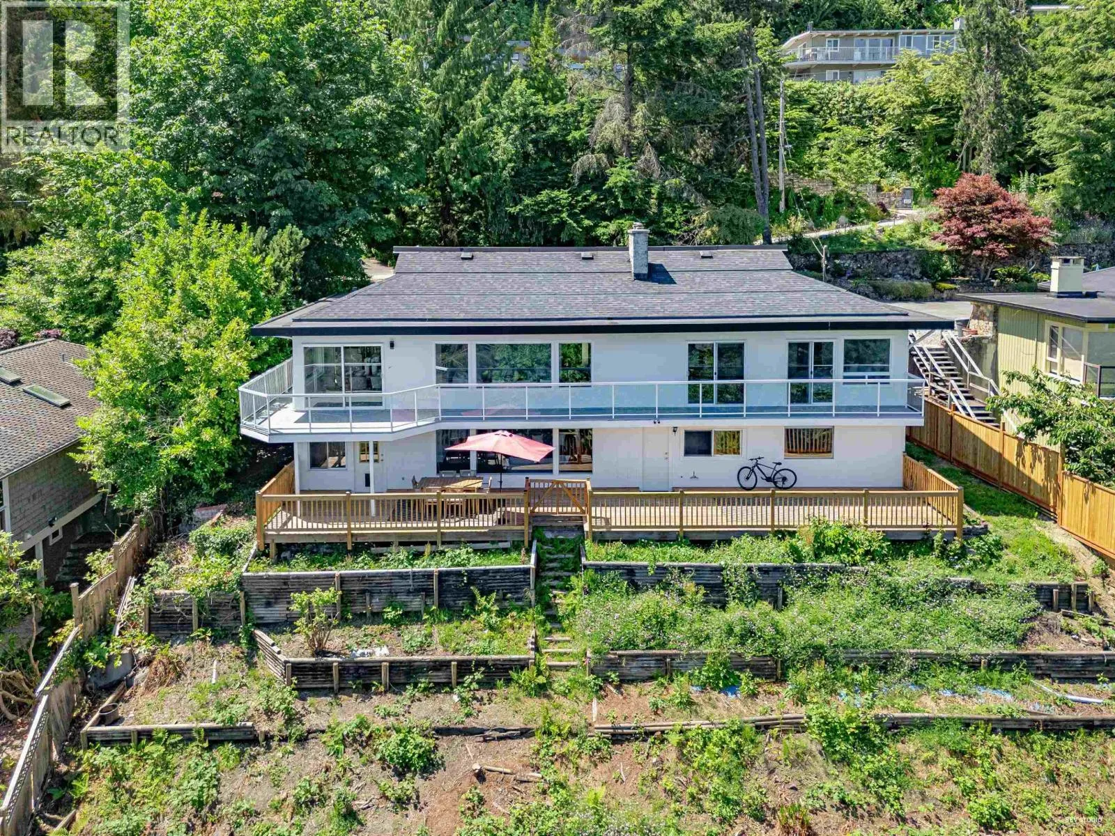 House for rent: 818 Younette Drive, West Vancouver, British Columbia V7T 1S9