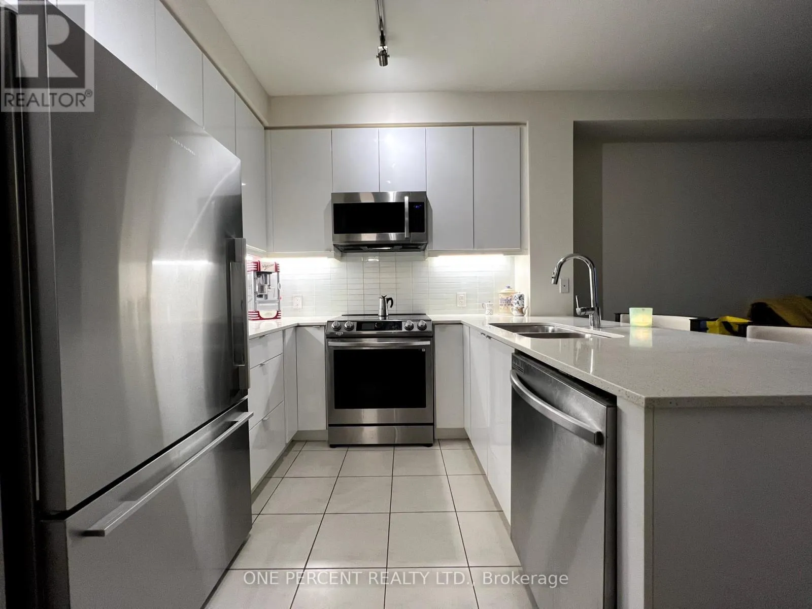 Apartment for rent: 819 - 50 Thomas Riley Road, Toronto, Ontario M9B 0C1