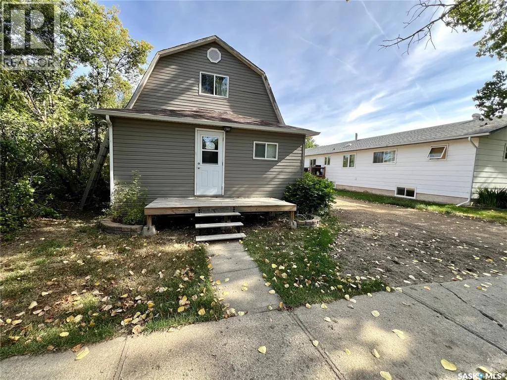 House for rent: 82 3rd Avenue E, Central Butte, Saskatchewan S0H 0T0