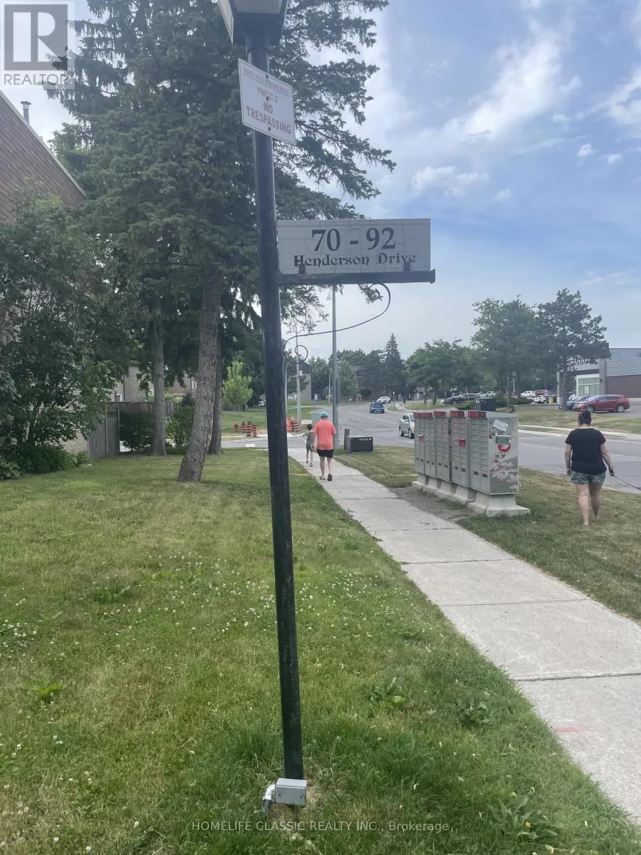 Row / Townhouse for rent: 82 - 82 Henderson Drive, Aurora, Ontario L4G 3M3