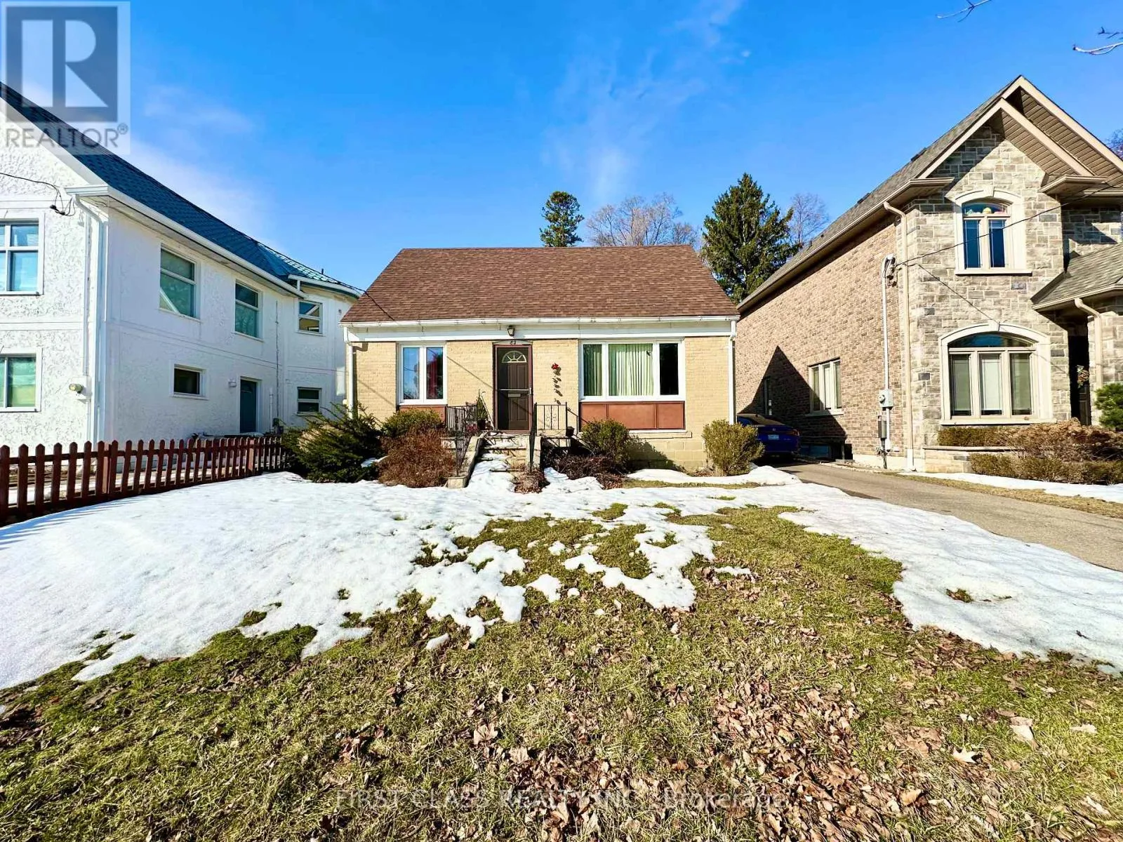 House for rent: 82 Hillcroft Drive, Toronto, Ontario M9B 4X9