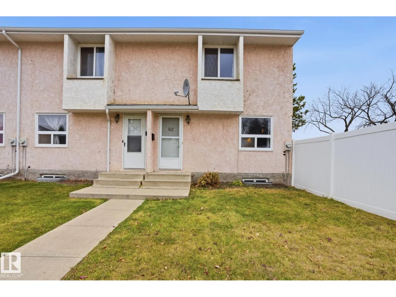 Row / Townhouse for rent: 82 Lakewood Vg Nw, Edmonton, Alberta T6K 2B3