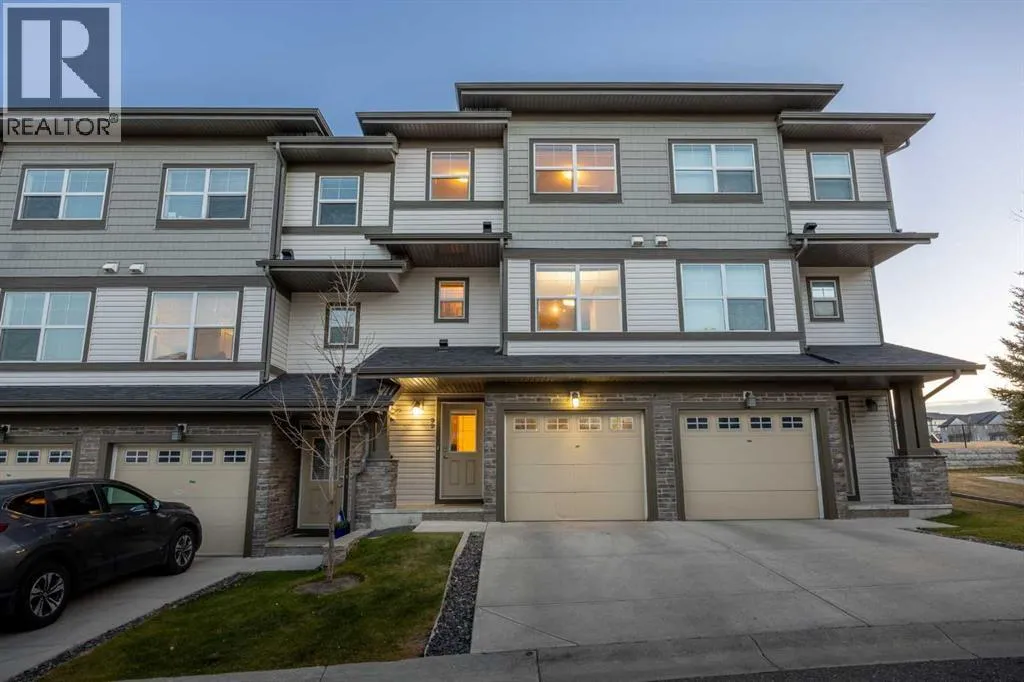 Row / Townhouse for rent: 82 Panatella Road Nw, Calgary, Alberta T3K 0S7