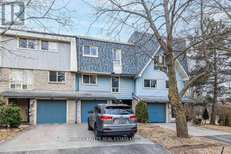 Row / Townhouse for rent: 82 Poplar Crescent, Aurora, Ontario L4G 3L3