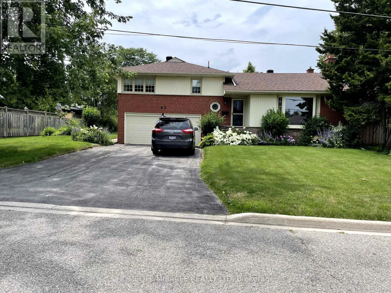 House for rent: 82 Roy Drive, Mississauga, Ontario L5M 1A7