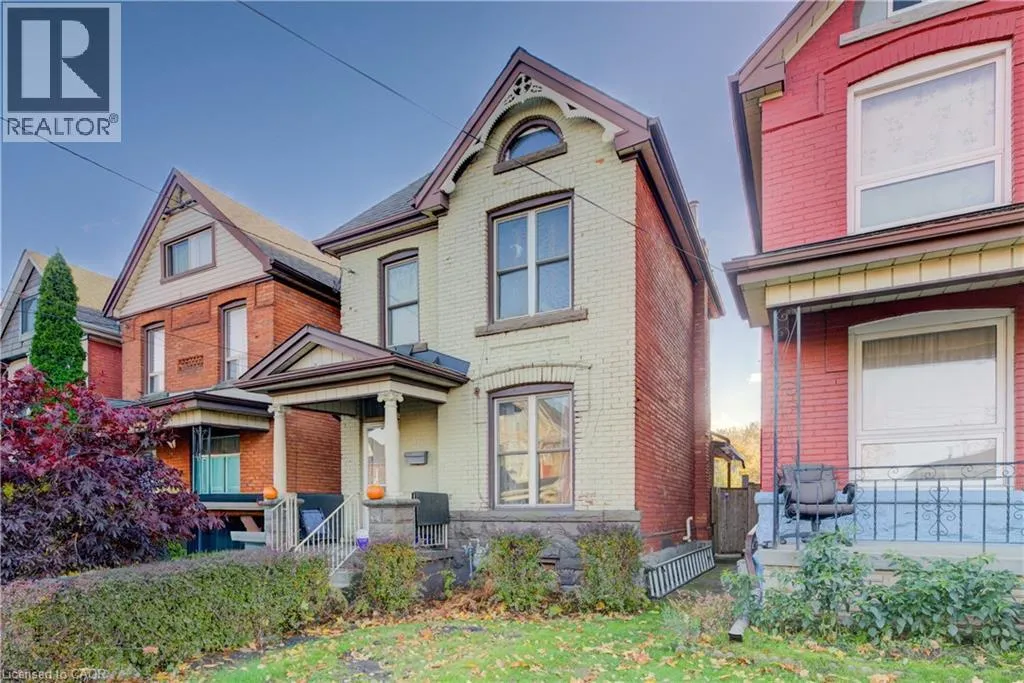 House for rent: 82 Simcoe Street E, Hamilton, Ontario L8L 3N4