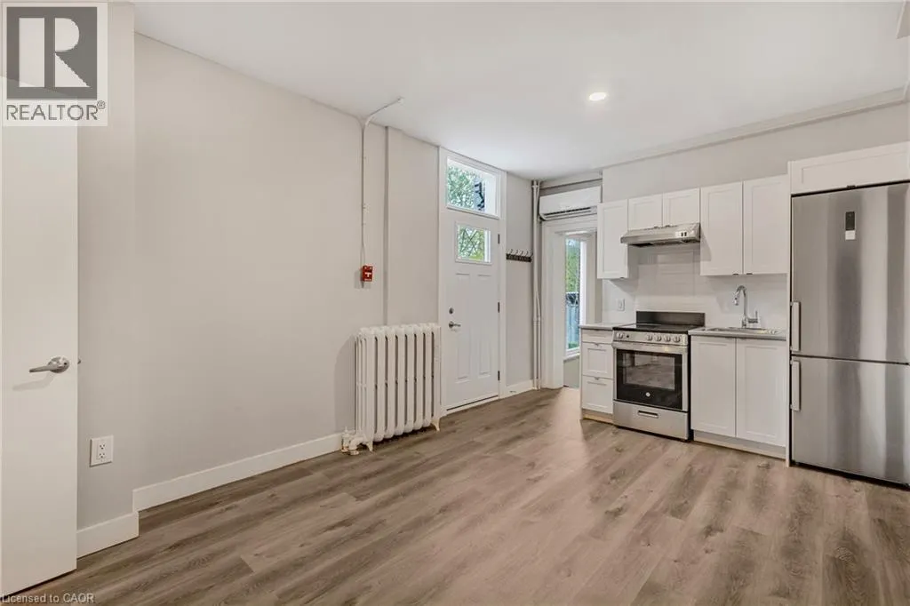 Apartment for rent: 82 Welland Avenue Unit# 5, St. Catharines, Ontario L2R 2N1