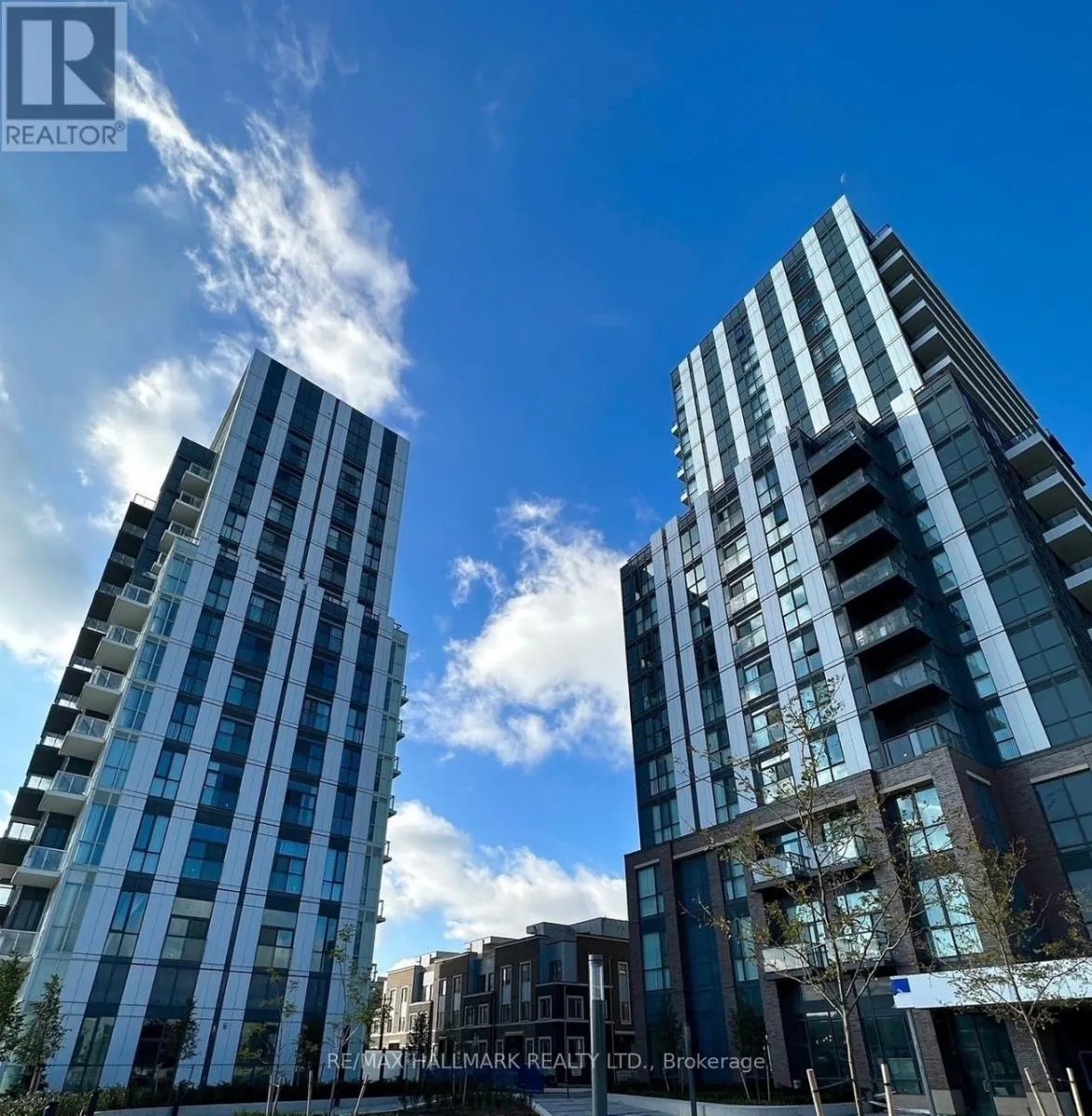 Apartment for rent: 820 - 60 Honeycrisp Crescent, Vaughan, Ontario L4K 0N5