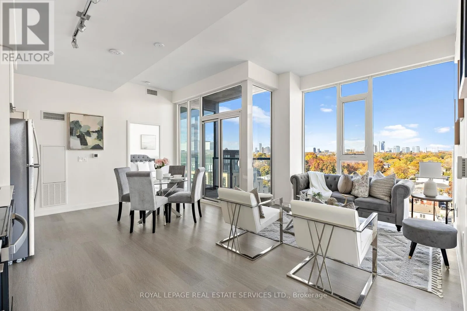 Apartment for rent: 820 - 859 The Queensway, Toronto, Ontario M8Z 1N8